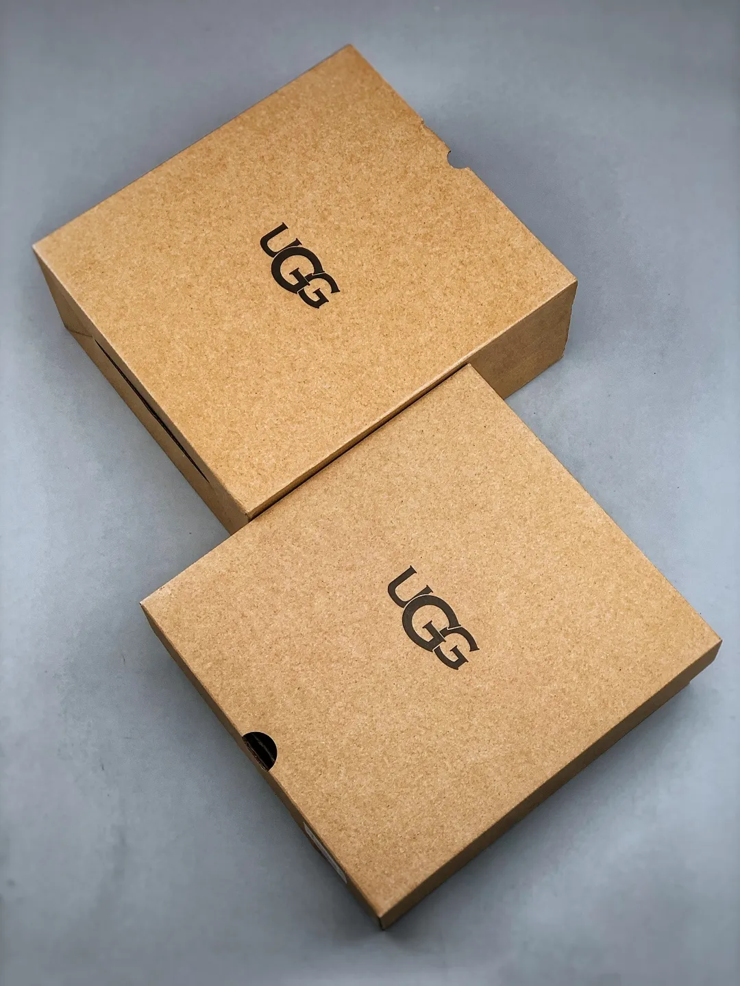 Local self-pickup💰560 supports store placement. The top version on the market. UGG Tazz ethnic style thick-soled women's model. Xiaohongshu's hot model. Produced by a major foreign trade factory in Guangzhou. From toe to insole, genuine sheep fur. Independent outer box packaging. Chip. With waterproof technology. Differentiating from any version on the market. 5cm thick sole. Independently developed original outsole. Cashmere insole. Keep warm when going out in winter. It is a very suitable choice for home use. In the new year, uug has launched a style series, which is partially biased towards the preferences of young consumers. It has also moved to the forefront of fashion trends. Shoe body material. Water-repellent coated suede upper. 17mm UGGPURE™ implanted wool insole. Lightweight non-slip and comfortable rubber outsole. With brand LOGO. With full packaging. Size: 35-40